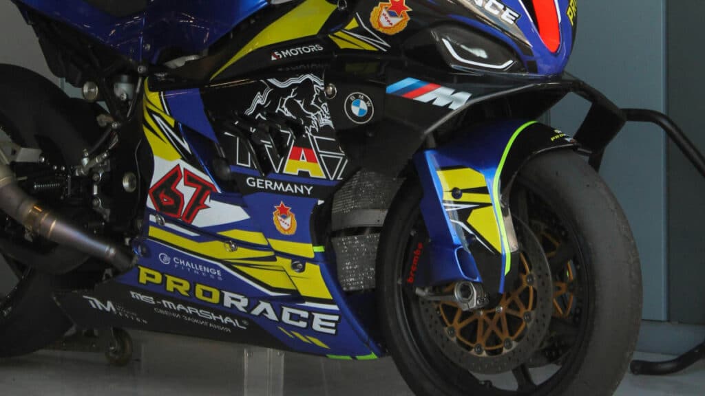 circuitrijden met slicks / riding on slicks